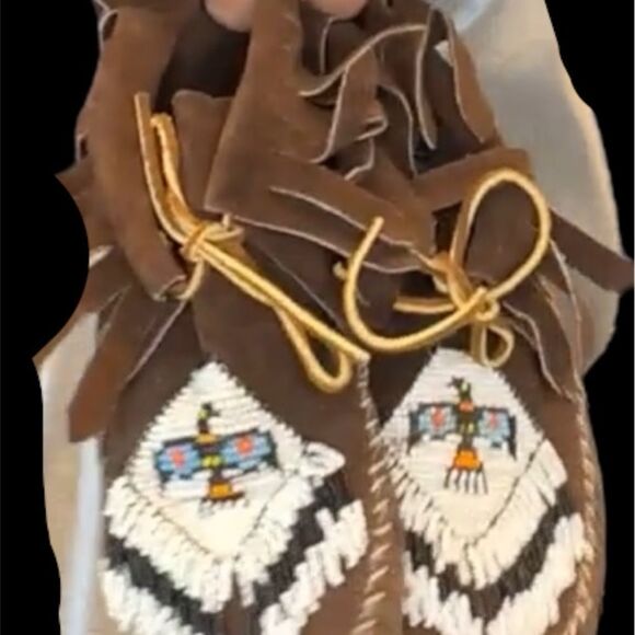 Brown leather intricate Beaded Vintage Moccasins with Fringe size 6 - Picture 1 of 3